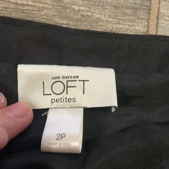 Ann Taylor Loft Pleated Black cotton Skirt Embroidered Details Women’s size 2P - Picture 3 of 10